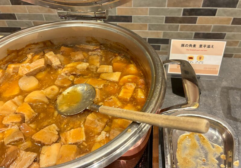 笹井ホテルの夕食バイキングの角煮|柔らかく煮込まれた豚の角煮