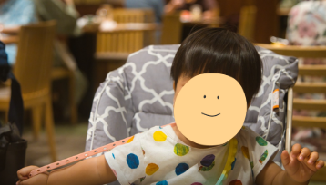 笹井ホテルのレストランのベビーチェア|1歳の子ども用の椅子