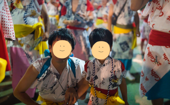 青森ねぶた祭 ハネト衣装を着た親子連れ 1歳4歳と参加