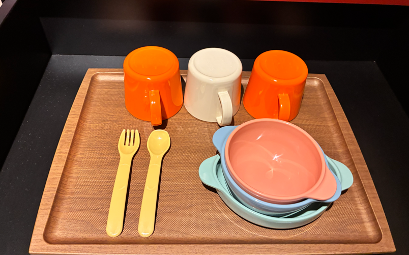ホテルニューアカオキッズルームの食器