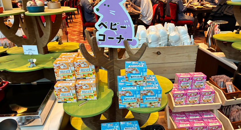 離乳食もパウチの既製品がしっかり用意されていて、