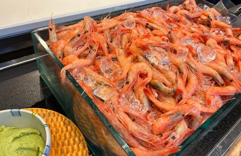 ホテルニューアカオ夕食ビュッフェのエビ