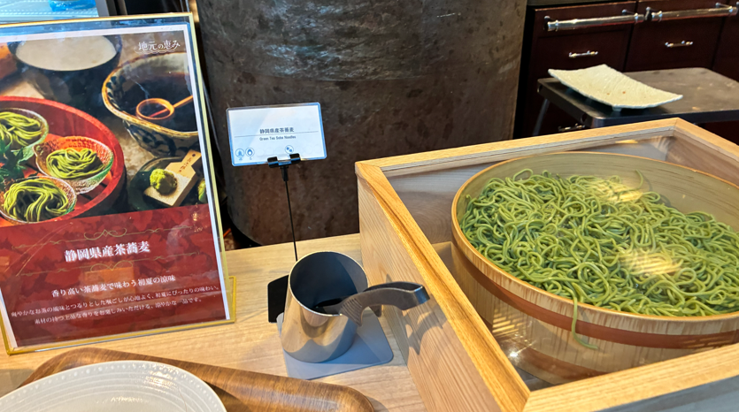 ホテルニューアカオ夕食ビュッフェの茶そば