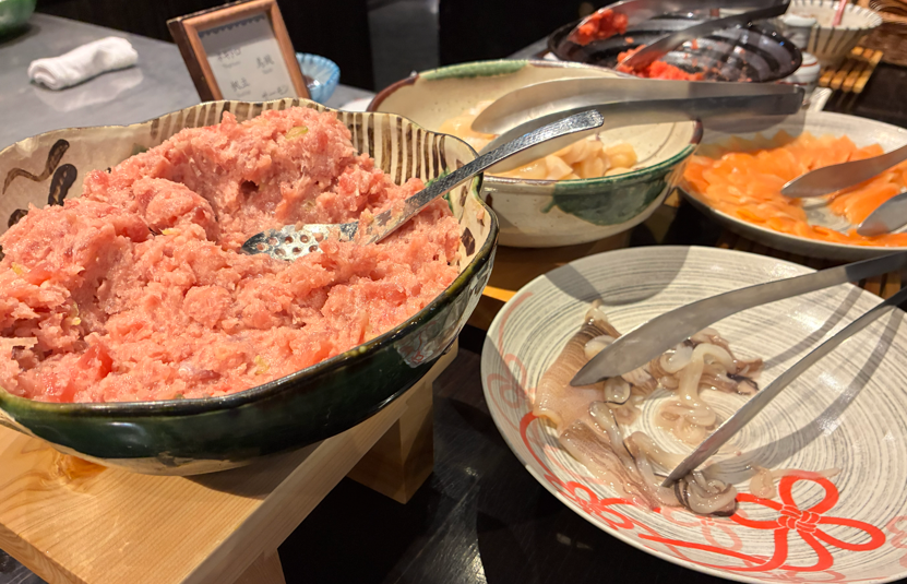 海鮮をのせて作る、朝食ビュッフェの海鮮丼コーナー
file:aomoriya-brea