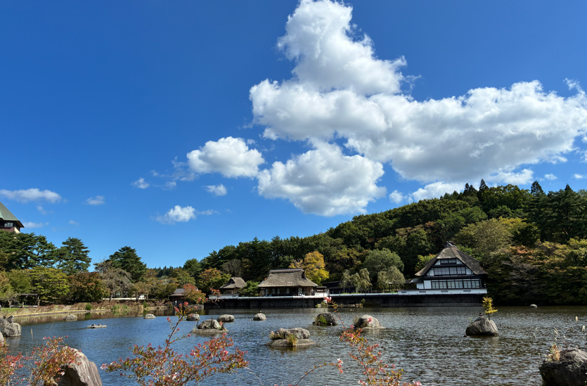 青森屋の庭園の池